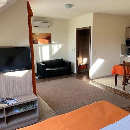 Azur Haz Kamilla * Sárvár